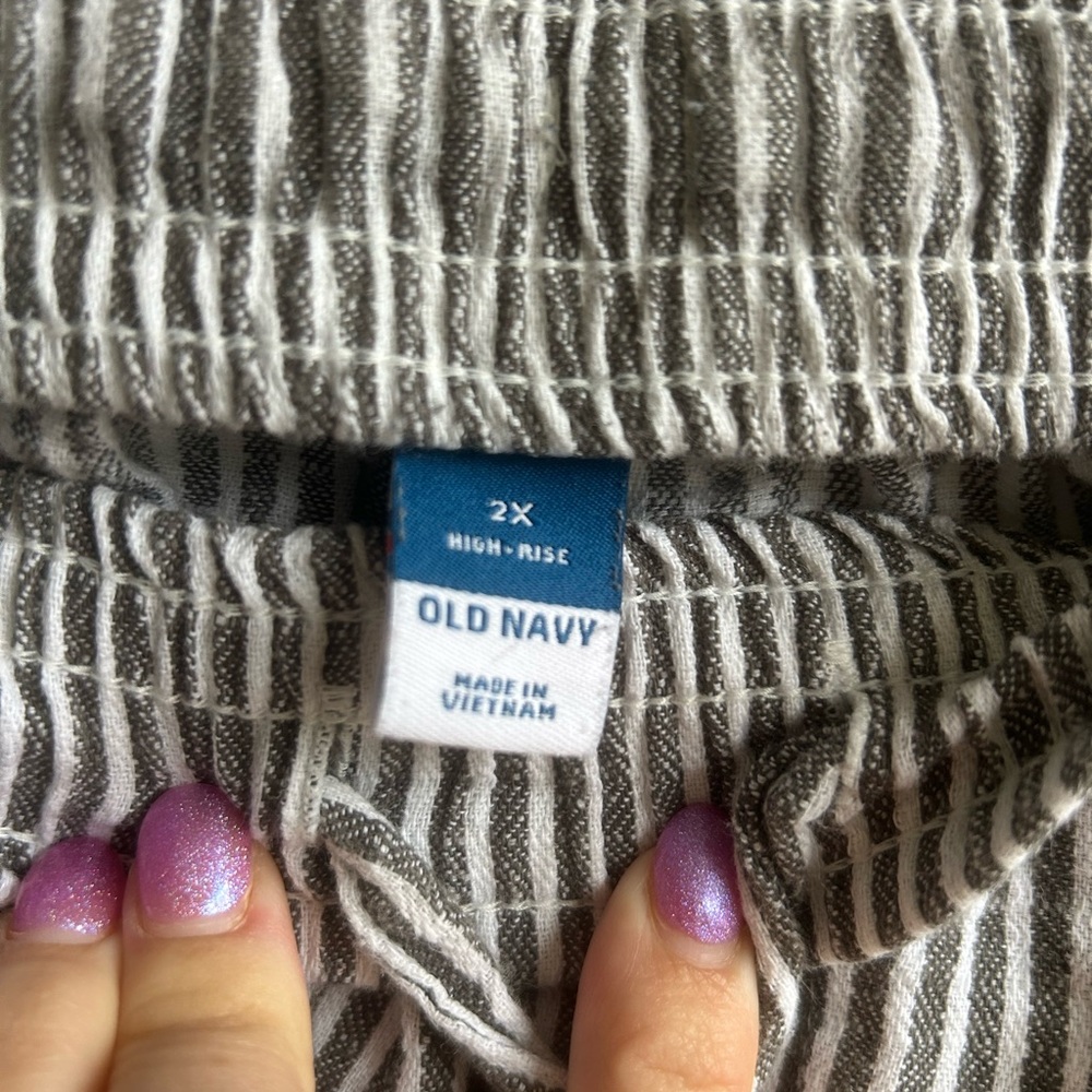 Old Navy Women’s Linen Striped Shorts 2X - Picture 4 of 6